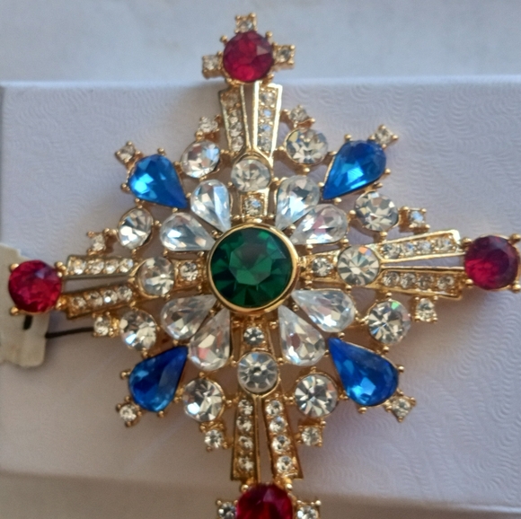Trifari TM 1989 Jewels Of India Rhinestones Maltese Cross VTG Brooch - Picture 16 of 16